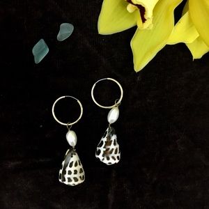 Two-in-one Hawaiian Shell Earrings with Pearl